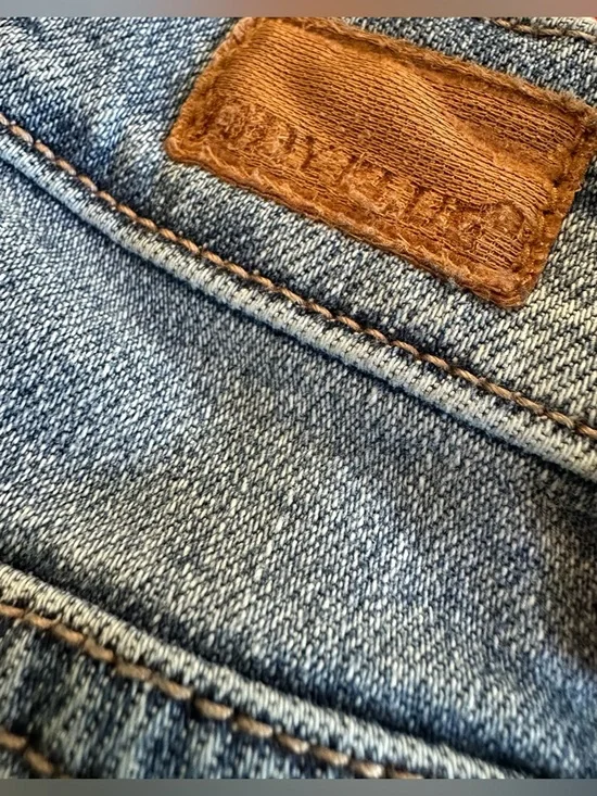 Judy Blue 1XL Distressed Denim Shorts Mid Wash Stretch Frayed Hem - Picture 7 of 9